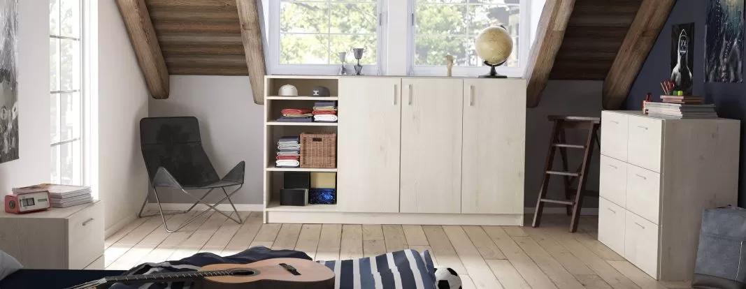 Lowboard in whitewashed pine