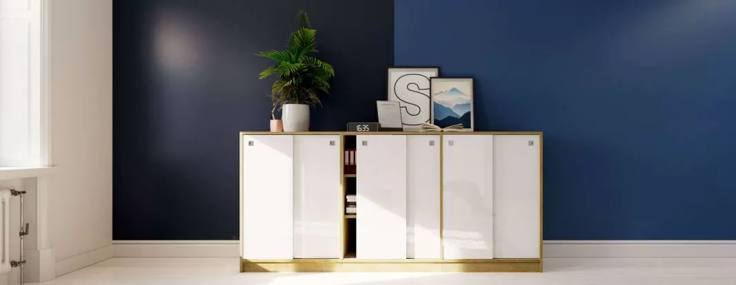 Kommode med lakerede fronter efter mål